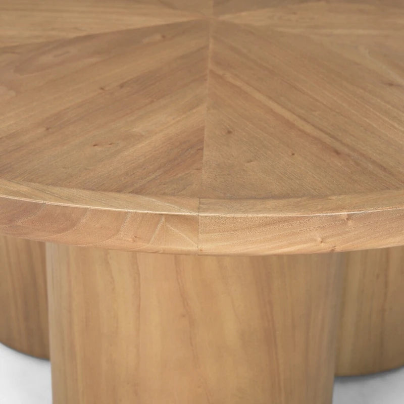 Table basse ronde de 99 cm en orme massif, piètement central à trois colonnes, naturel