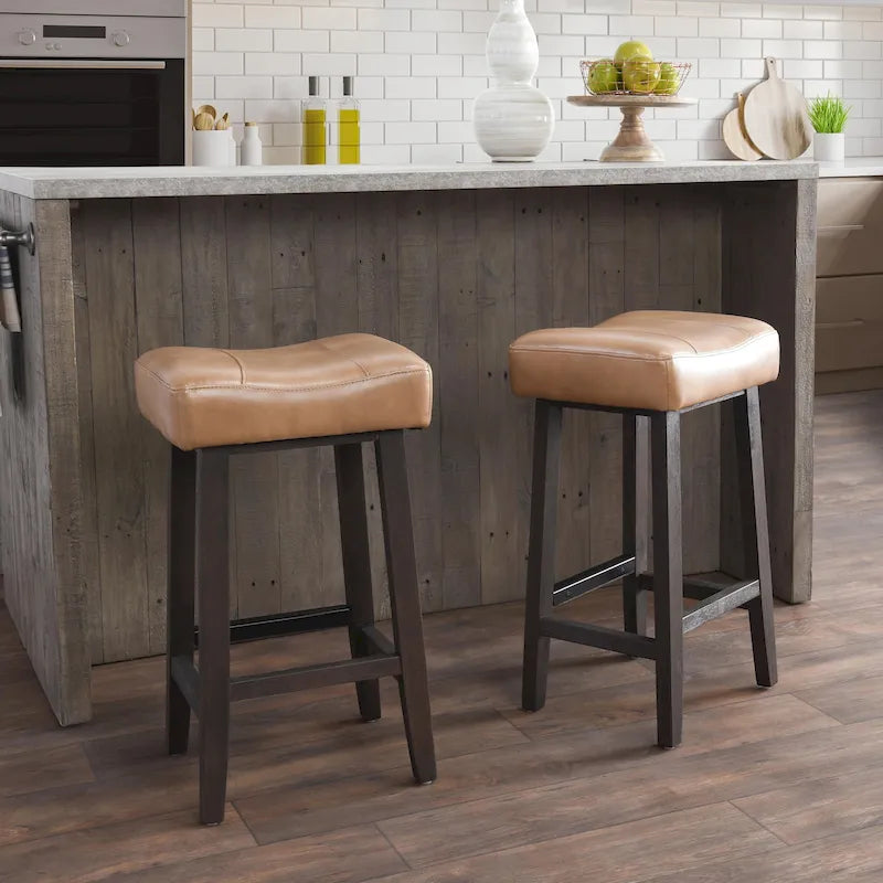 Tabouret de comptoir sans dossier en cuir végétalien, pieds en bois foncé, couleur caramel