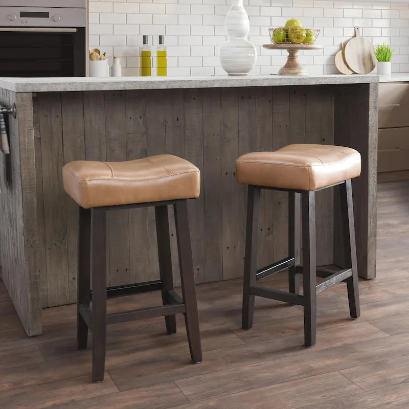 Tabouret de comptoir sans dossier en cuir végétalien, pieds en bois foncé, couleur caramel