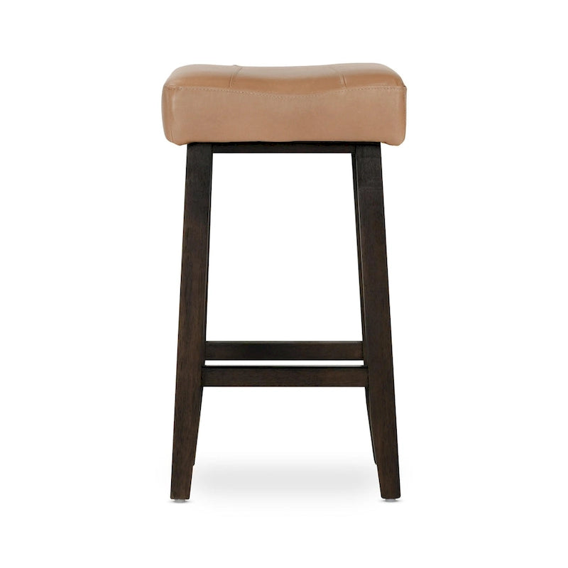 Tabouret de comptoir sans dossier en cuir végétalien, pieds en bois foncé, couleur caramel