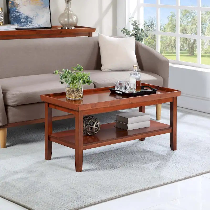 Table basse rectangulaire avec étagère inférieure, plateau à rebords et pieds fuselés