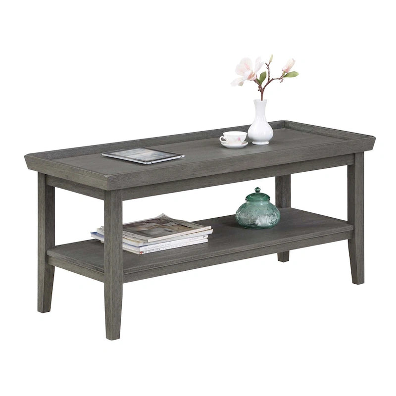 Table basse rectangulaire avec étagère inférieure, plateau à rebords et pieds fuselés