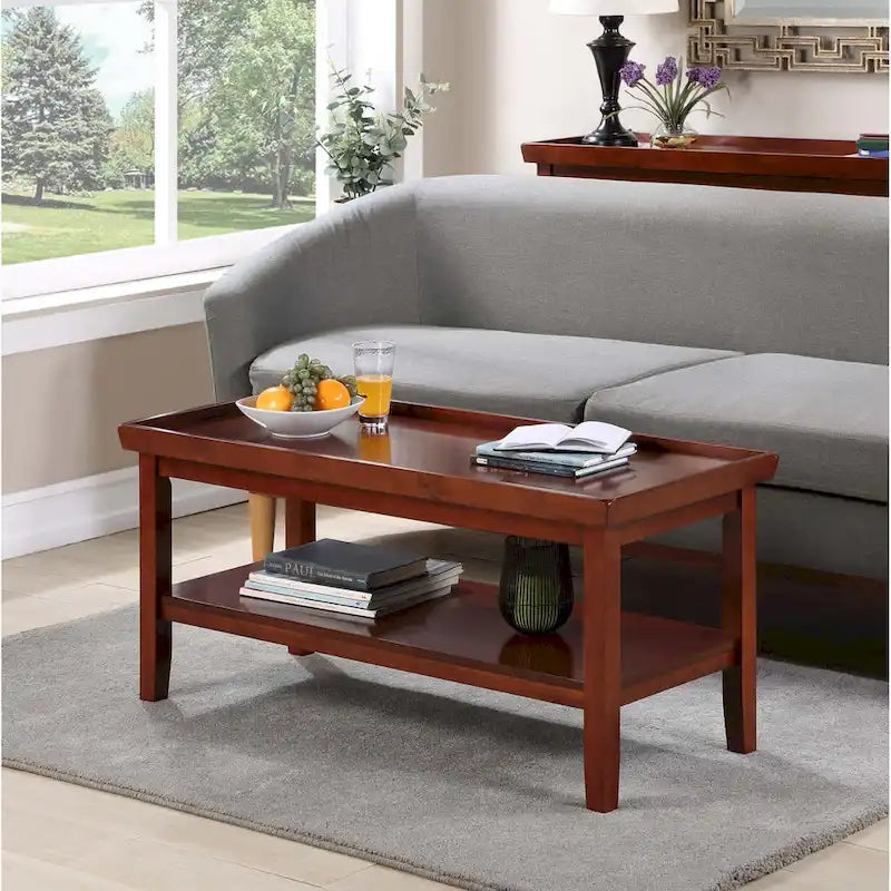 Table basse rectangulaire avec étagère inférieure, plateau à rebords et pieds fuselés