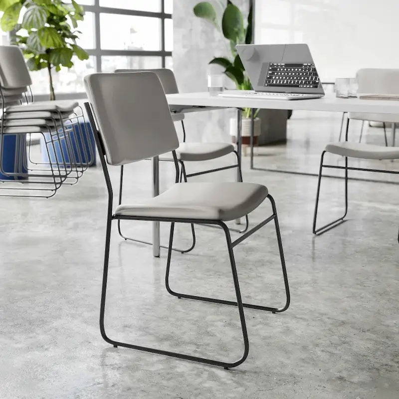 Lot de 5 chaises empilables haute densité avec structure en acier et assise rembourrée