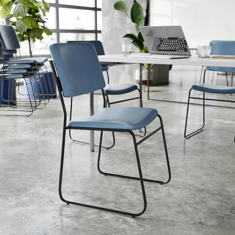 Lot de 5 chaises empilables haute densité avec structure en acier et assise rembourrée
