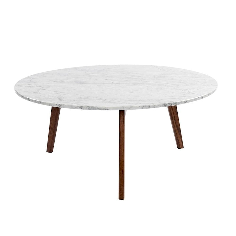 Table basse ronde en marbre blanc de Carrare, pieds inclinés en noyer, style moderne du milieu du siècle
