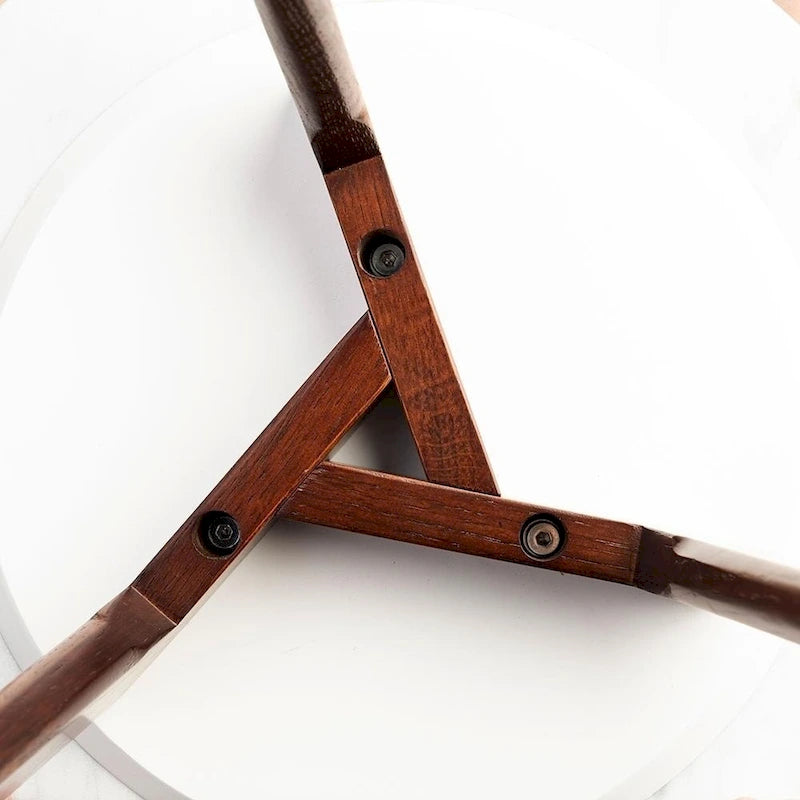 Table basse ronde en marbre blanc de Carrare, pieds inclinés en noyer, style moderne du milieu du siècle