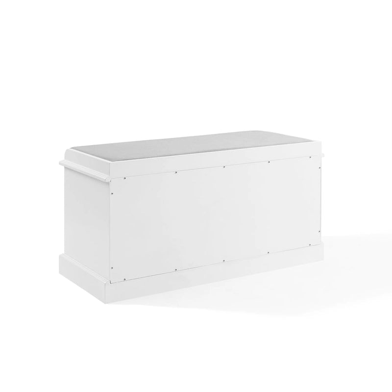 Banc de rangement d'entrée de style côtier, panneaux à persiennes blanches, coussin gris, poignées nickelées