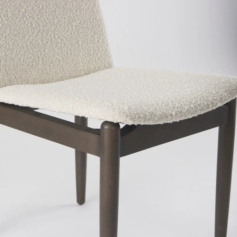 Chaise de salle à manger en bouclette du milieu du siècle, avec structure en bois massif marron foncé